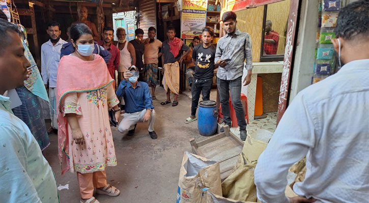 চাঁদপুরে ১৩৯০ কেজি পলিথিন জব্দ